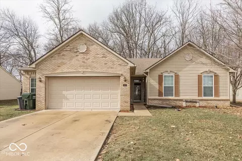 4162 S Woodtrail Ln, New Palestine, IN 46163