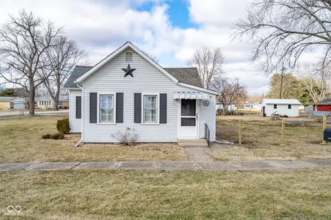 87 E N 1st St, Carbon, IN 47837