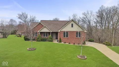 10630 N Rolling Valley Dr, Mooresville, IN 46158