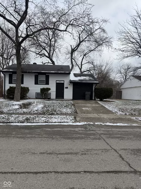 3851 Esquire Pl, Indianapolis, IN 46226