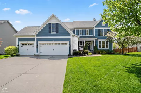 8999 Hearthstone Dr, Zionsville, IN 46077