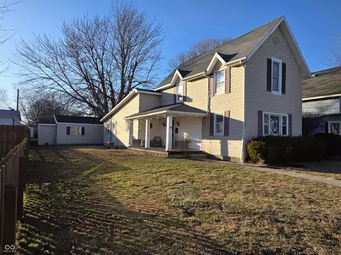 220 N 11th St, Elwood, IN 46036