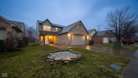 5222 Pin Oak Dr, Indianapolis, IN 46254