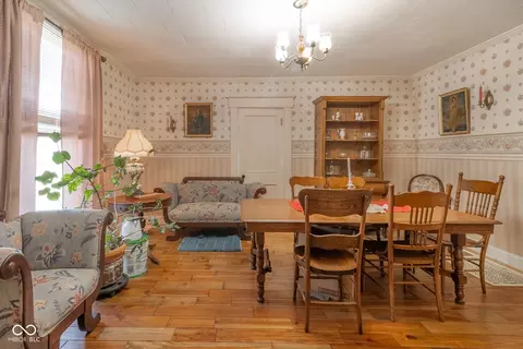 Dining - 104 E Washington St, Roachdale, IN 46172 photo 3 of 4