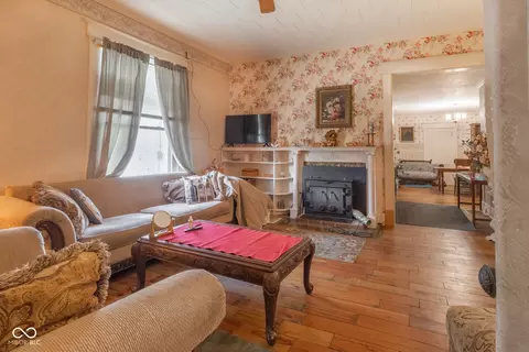 Living - 104 E Washington St, Roachdale, IN 46172 photo 2 of 2