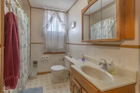 Bath - 104 E Washington St, Roachdale, IN 46172 photo 1 of 1