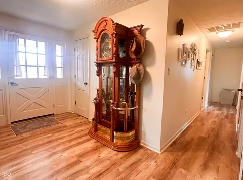 Entry Way - 400 E Water St, Pendleton, IN 46064 photo 2 of 2