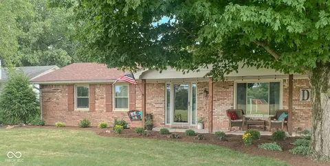 Exterior - 400 E Water St, Pendleton, IN 46064 photo 2 of 8