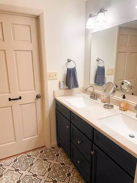 Bath - 400 E Water St, Pendleton, IN 46064 photo 1 of 5
