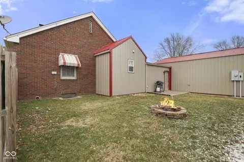 Exterior - 501 E Thompson St, Edinburgh, IN 46124 photo 7 of 10