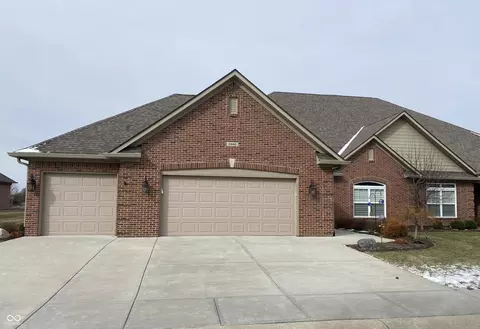 2808 Stones Bay Dr, Greenwood, IN 46143