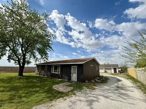 208 W North St, Kempton, IN 46049