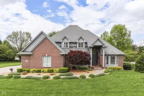 6010 Fawnwood Dr, Greenwood, IN 46143