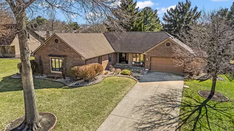 4335 W Hunters Ridge Ln, Greenwood, IN 46143