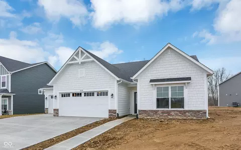8656 Meadowlands Ct, Plainfield, IN 46168