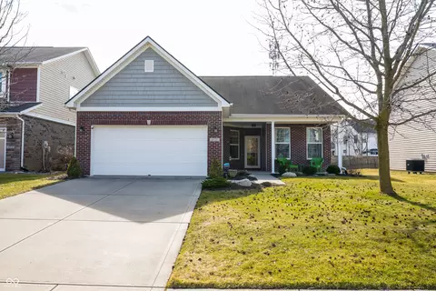 6725 W Winding Bnd, Mccordsville, IN 46055