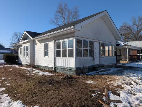 1403 W 4th St, Anderson, IN 46016