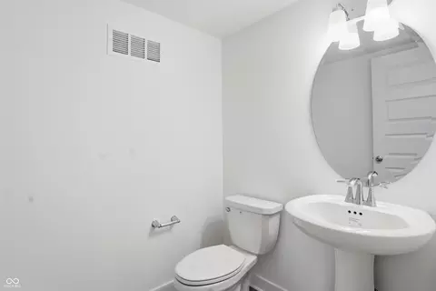 Bath - 5891 Farwell Ave, Plainfield, IN 46168 photo 1 of 4