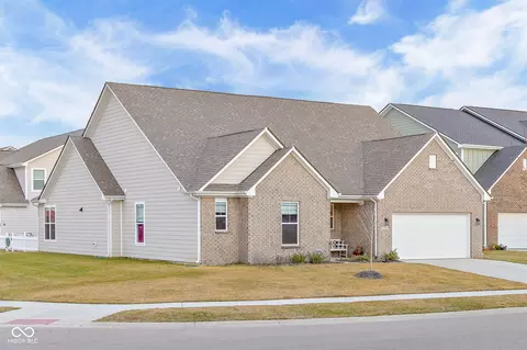 2751 Victory Dr, Columbus, IN 47203
