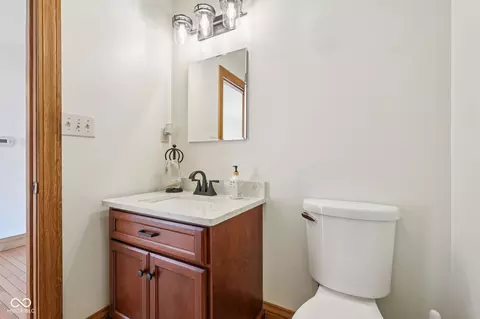 Bath - 3369 Farmbrook Ct, Danville, IN 46122 photo 6 of 10