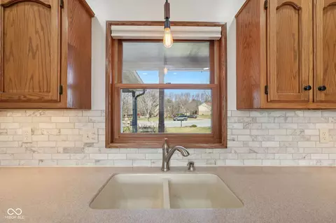 Kitchen - 3369 Farmbrook Ct, Danville, IN 46122 photo 3 of 4