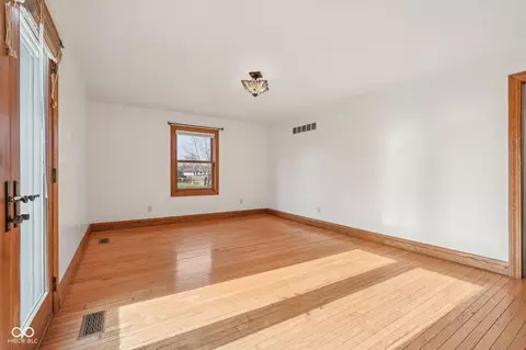 Living - 3369 Farmbrook Ct, Danville, IN 46122 photo 3 of 8