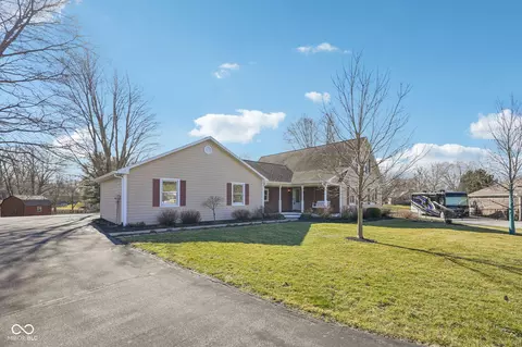 Exterior - 3369 Farmbrook Ct, Danville, IN 46122 photo 5 of 14