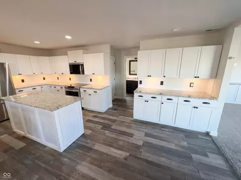 Kitchen - 8251 S Evening Dr, Pendleton, IN 46064 photo 2 of 4