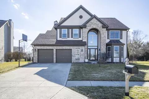 10136 Hawks Lake Dr, Fishers, IN 46037