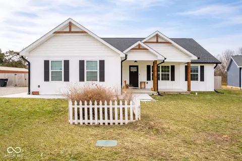 772 Northern Acres Dr, Ladoga, IN 47954
