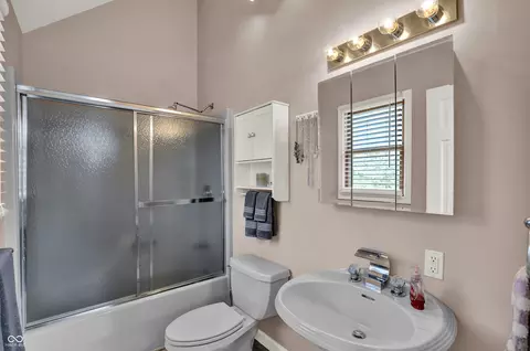 Bath - 26211 Scherer Ave, Arcadia, IN 46030 photo 3 of 5