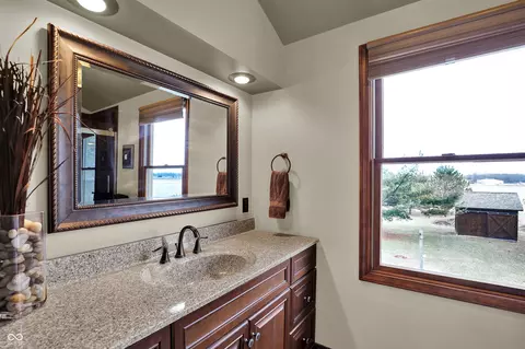 Bath - 26211 Scherer Ave, Arcadia, IN 46030 photo 4 of 5