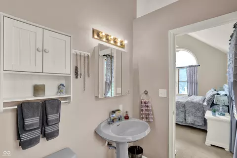 Bath - 26211 Scherer Ave, Arcadia, IN 46030 photo 2 of 5