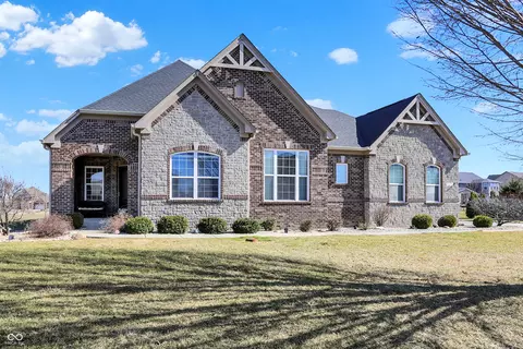 10001 Copper Saddle Bnd, Fishers, IN 46040