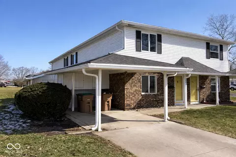 2872 Two Worlds Dr, Columbus, IN 47201