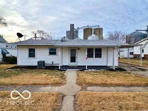 303 W Johnson St, Wolcott, IN 47995