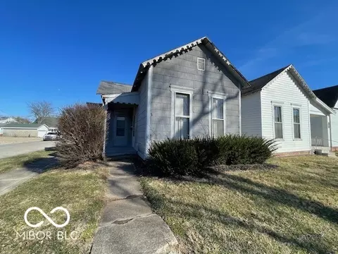 1331 Sycamore St, Columbus, IN 47201