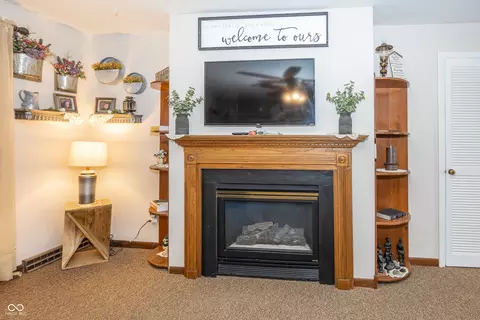 Living - 926 E Post Rd, Anderson, IN 46012 photo 4 of 4