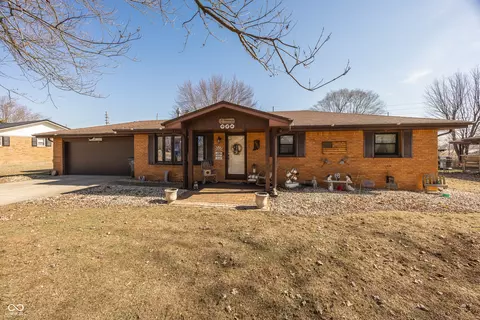 Exterior - 926 E Post Rd, Anderson, IN 46012 photo 2 of 10