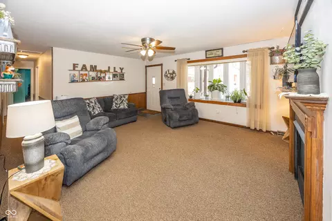 Living - 926 E Post Rd, Anderson, IN 46012 photo 2 of 4