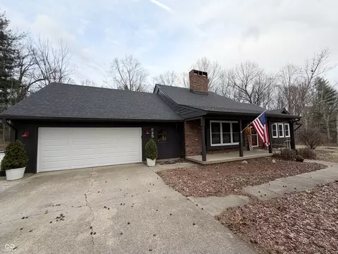 825 W Krislynn Woods Ave, West Terre Haute, IN 47885