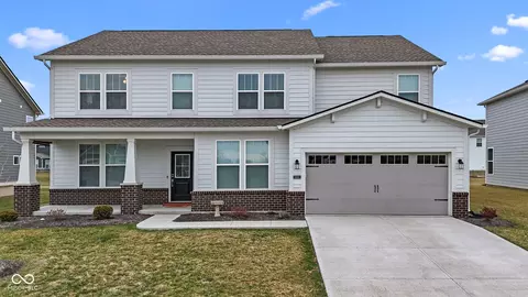 1046 Elmwood Ln, Greenwood, IN 46143