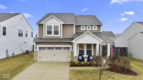 6740 Shooting Star Dr, Whitestown, IN 46075