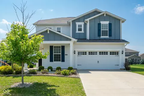 15469 Eastpark Cir W, Fishers, IN 46037