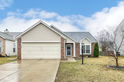 12277 Carriage Stone Dr, Fishers, IN 46037