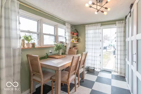 Dining - 228 Shaw St, Plainfield, IN 46168 photo 2 of 2