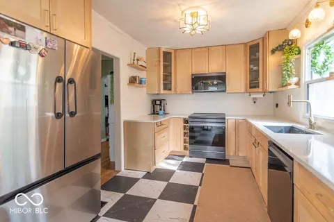 Kitchen - 228 Shaw St, Plainfield, IN 46168 photo 2 of 4