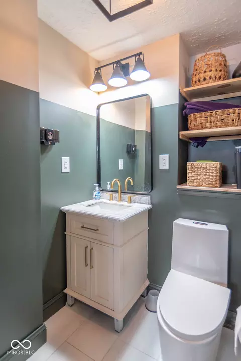 Bath - 228 Shaw St, Plainfield, IN 46168 photo 2 of 3
