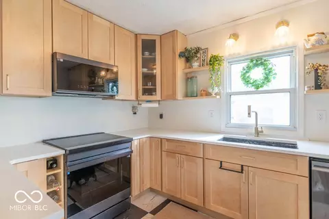 Kitchen - 228 Shaw St, Plainfield, IN 46168 photo 3 of 4