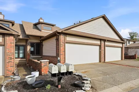 656 Cielo Vista Dr, Greenwood, IN 46143